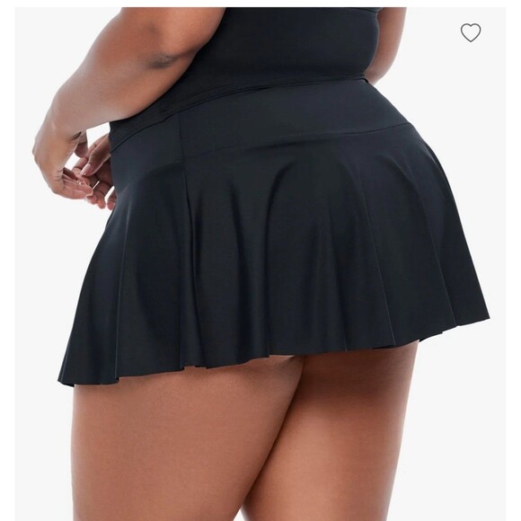 Women's Plus Size Beach Club Solids Ruffle Swim Skirt - Picture 2 of 4